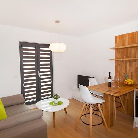 Apartments By The Sea Makarska - 19145 ภายนอก รูปภาพ