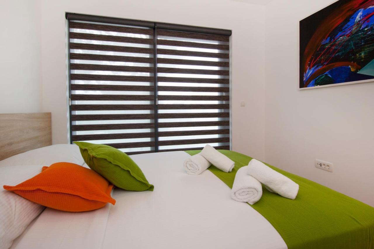 Apartments By The Sea Makarska - 19145 ภายนอก รูปภาพ